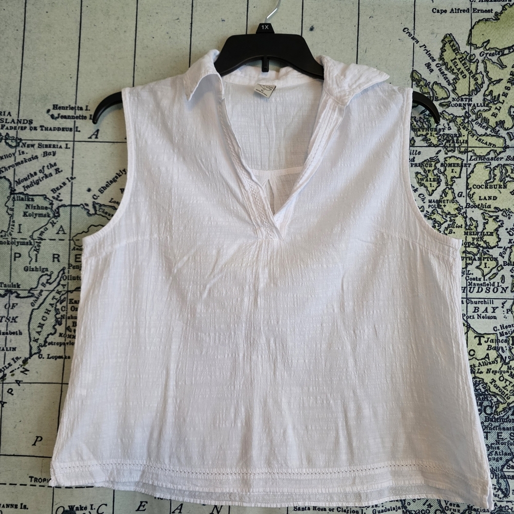 Chic White Sleeveless Blouse